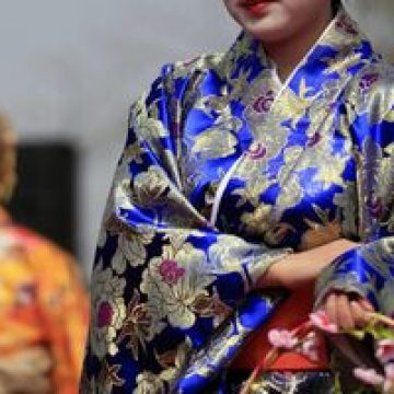 O româncă, singura gheişă străină acreditată oficial de către o asociaţie a gheişelor din Japonia