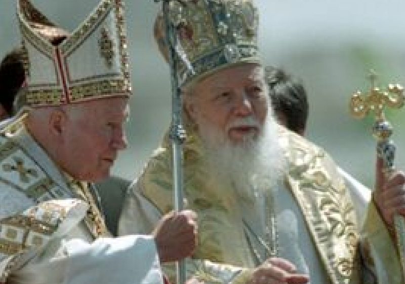 Un bust al Papei Ioan Paul al II-lea va fi dezvelit luni la Bucureşti Un bust al Papei Ioan Paul al II-lea va fi dezvelit luni la Bucureşti