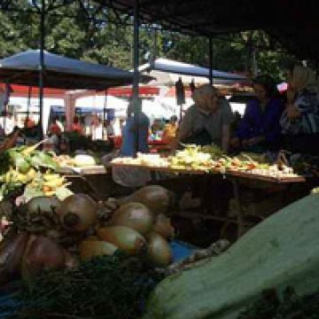 Pentru a preveni comerţul ilicit şi infracţionalitatea, Piaţa Agroalimentară din Sighet va fi dotată cu camere de supraveghere video Pentru a preveni comerţul ilicit şi infracţionalitatea, Piaţa Agroalimentară din Sighet va fi dotată cu camere de supraveghere video