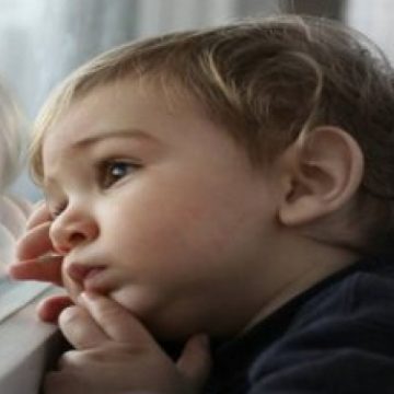 Peste 400 de copii abandonaţi în maternităţi şi alte unităţi sanitare până în luna martie