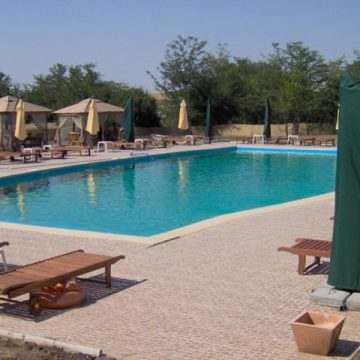 Cavnic: Piscina in inima muntelui