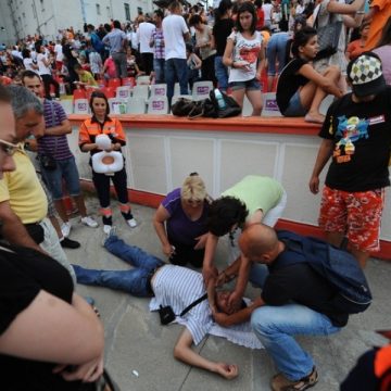 România intră în Cartea Recordurilor cu cel mai mare număr de participanţi la un curs de prim ajutor România intră în Cartea Recordurilor cu cel mai mare număr de participanţi la un curs de prim ajutor