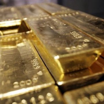Românii au cumpărat 50 kg de aur în două săptămâni. 1,8 mil. euro este valoarea aurului vândut de BCR şi Piraeus de la începutul lunii iulie