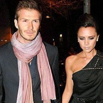 Soţii Beckham donează familiilor sărace darurile primite la naşterea micuţei lor Harper Soţii Beckham donează familiilor sărace darurile primite la naşterea micuţei lor Harper