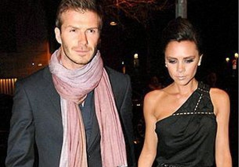 Soţii Beckham donează familiilor sărace darurile primite la naşterea micuţei lor Harper