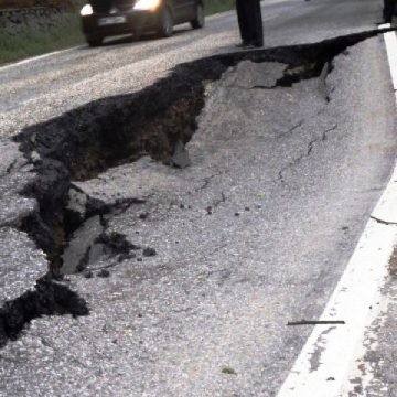 Baia Mare: Au inceput lucrarile de reabilitare si consolidare a drumului national surpat in Pasul Gutai Baia Mare: Au inceput lucrarile de reabilitare si consolidare a drumului national surpat in Pasul Gutai