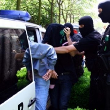 Suspecţi de furturi, identificaţi de poliţişti