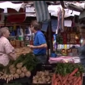 Tarabele din Piaţa Agroalimentară din Sighet provoacă nemulţumiri în rândul comercianţilor