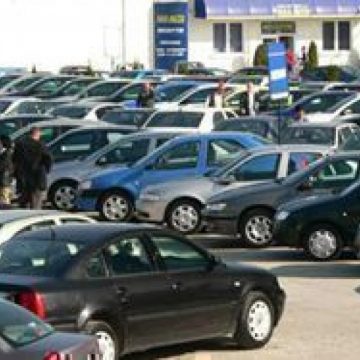 Avocaţi: Românii care au plătit taxa auto ar trebui să se grăbească să ceară în instanţă recuperarea banilor