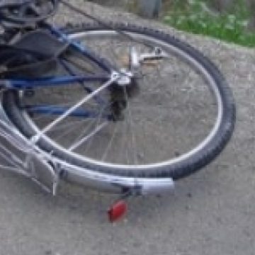 Borşa:Un biciclist de 80 de ani a ajuns la spital după ce a fost acroşat de o autoutlitară