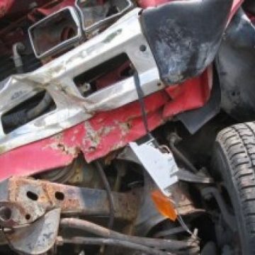 Un tănăr sighetean s-a urcat la volan băut şi fără permis de conducere, a pierdut controlul volanului şi a intrat într-un indicator rutier Un tănăr sighetean s-a urcat la volan băut şi fără permis de conducere, a pierdut controlul volanului şi a intrat într-un indicator rutier