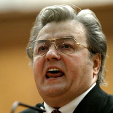 PE deschide o anchetă în cazul Corneliu Vadim Tudor, acuzat că a reţinut bani din salariul unui asistent