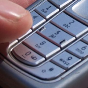 Victima unui mesaj venit pe telefonul mobil Victima unui mesaj venit pe telefonul mobil