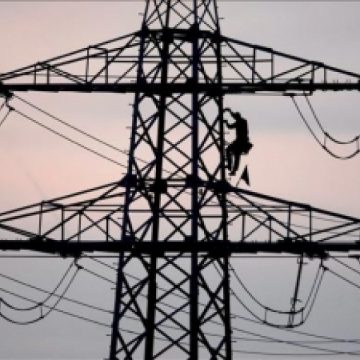 Vremea capricioasă a lăsat 30 de familii din Sârbi fără curent electric