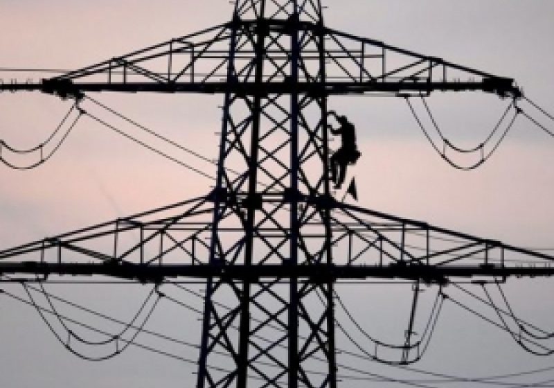Vremea capricioasă a lăsat 30 de familii din Sârbi fără curent electric