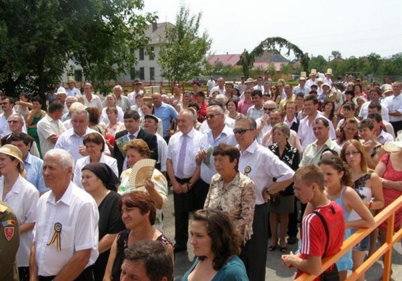 La Zilele Comunei Cicârlău, Mircea Man a acordat o diplomă aniversară Parohiei Ortodoxe “Sfinţii Apostoli Petru şi Pavel” – la 100 de ani de la sfinţire La Zilele Comunei Cicârlău, Mircea Man a acordat o diplomă aniversară Parohiei Ortodoxe “Sfinţii Apostoli Petru şi Pavel” – la 100 de ani de la sfinţire
