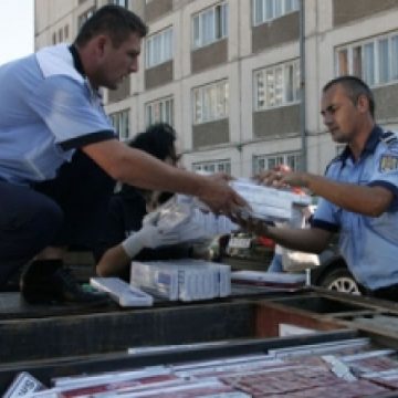 20 000 de ţigarete confiscate de poliţişti în urma unor percheziţii efectuate la câteva adrese din Vişeu de Sus, Seini şi Vişeu de Jos 20 000 de ţigarete confiscate de poliţişti în urma unor percheziţii efectuate la câteva adrese din Vişeu de Sus, Seini şi Vişeu de Jos