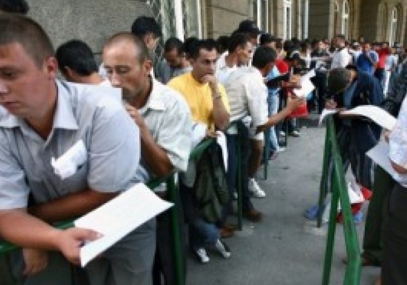 Accesul lucrătorilor români în Spania, restricţionat până în 31 decembrie 2012