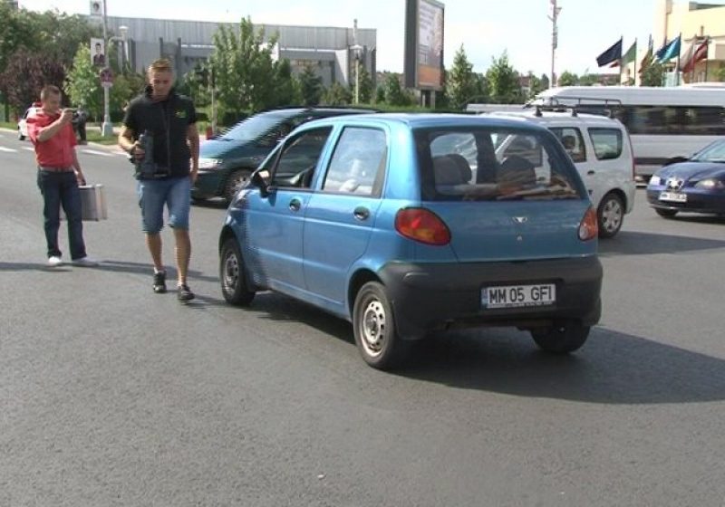 Baia Mare: Un cerşetor a fost lovit de o maşină la intersecţia bulevardelor Unirii cu Traian