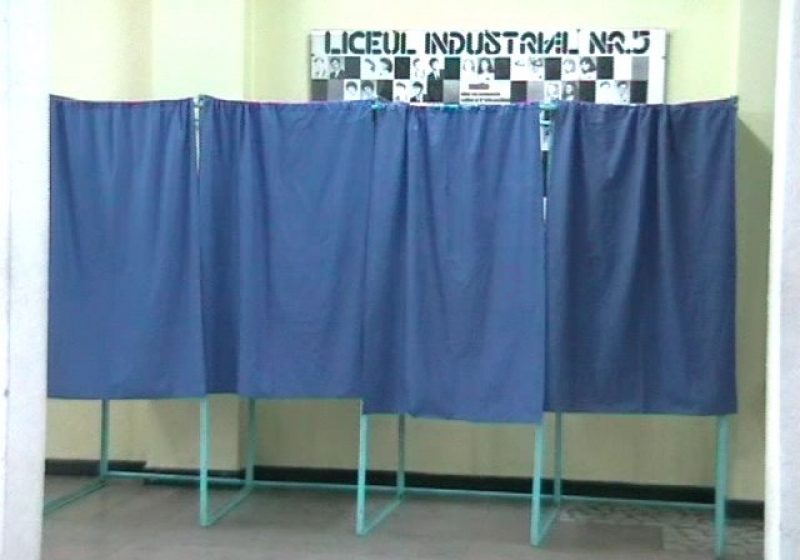 Comisia coaliţiei privind sistemul electoral se întruneşte, luni, în prima şedinţă Comisia coaliţiei privind sistemul electoral se întruneşte, luni, în prima şedinţă