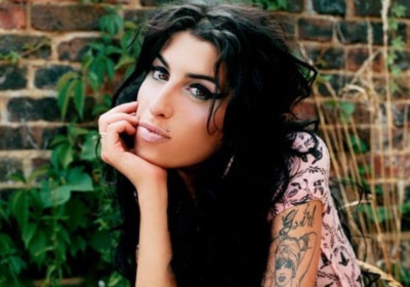 Locuinţa lui Amy Winehouse va deveni centru de reabilitare a persoanelor dependente de droguri Locuinţa lui Amy Winehouse va deveni centru de reabilitare a persoanelor dependente de droguri