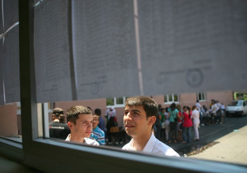 Aproape 110.000 de candidaţi la bacalaureatul de toamnă, cu 40.000 mai mulţi decât în 2010