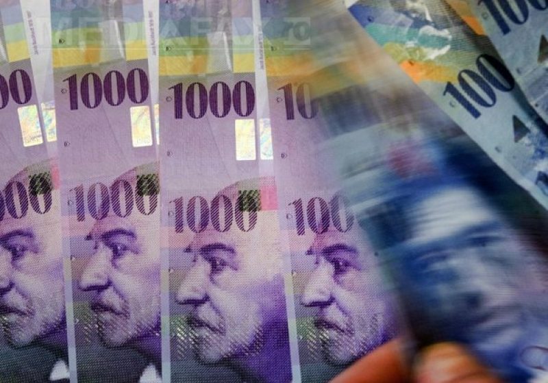 Aproape jumătate dintre românii care au luat credite nu au comparat ofertele băncilor Aproape jumătate dintre românii care au luat credite nu au comparat ofertele băncilor