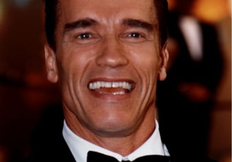 Arnold Schwarzenegger, amendat în Austria pentru că a fumat în două aeroporturi Arnold Schwarzenegger, amendat în Austria pentru că a fumat în două aeroporturi