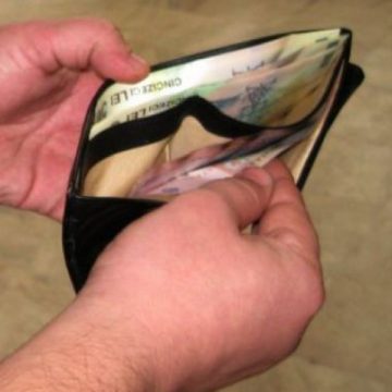 Băut si gălăgios, amendat cu 500 de lei