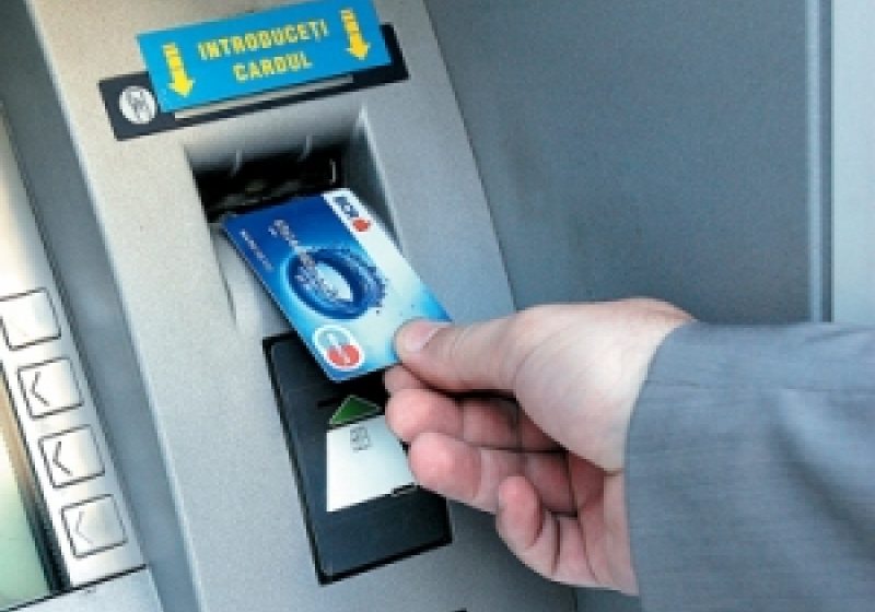 BCR întrerupe pentru două ore sistemul informatic destinat cardurilor, în noaptea de sâmbătă spre duminică