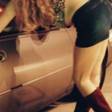 Cadavrul unei femei care practica prostituţia, descoperit în apropierea unei benzinării