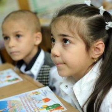 Ciclul gimnazial va avea cinci ani. Elevii care încep clasa a V-a vor sta în gimnaziu şi în clasa a IX-a
