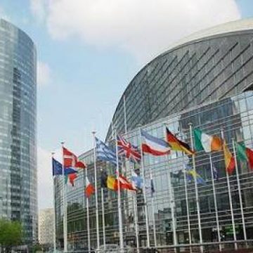 România ar putea avea acces mai uşor la fonduri europene. CE propune reducerea cofinanţării de la 15% la 5% pentru şase state România ar putea avea acces mai uşor la fonduri europene. CE propune reducerea cofinanţării de la 15% la 5% pentru şase state