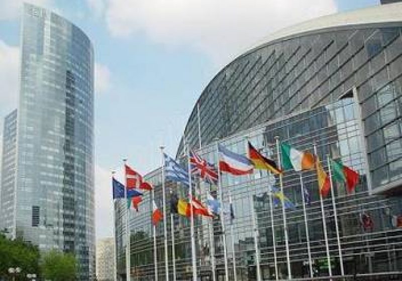 România ar putea avea acces mai uşor la fonduri europene. CE propune reducerea cofinanţării de la 15% la 5% pentru şase state