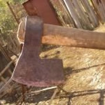 Conflict cu lovituri de topor iscat între doi bărbaţi în zona Borşei Conflict cu lovituri de topor iscat între doi bărbaţi în zona Borşei