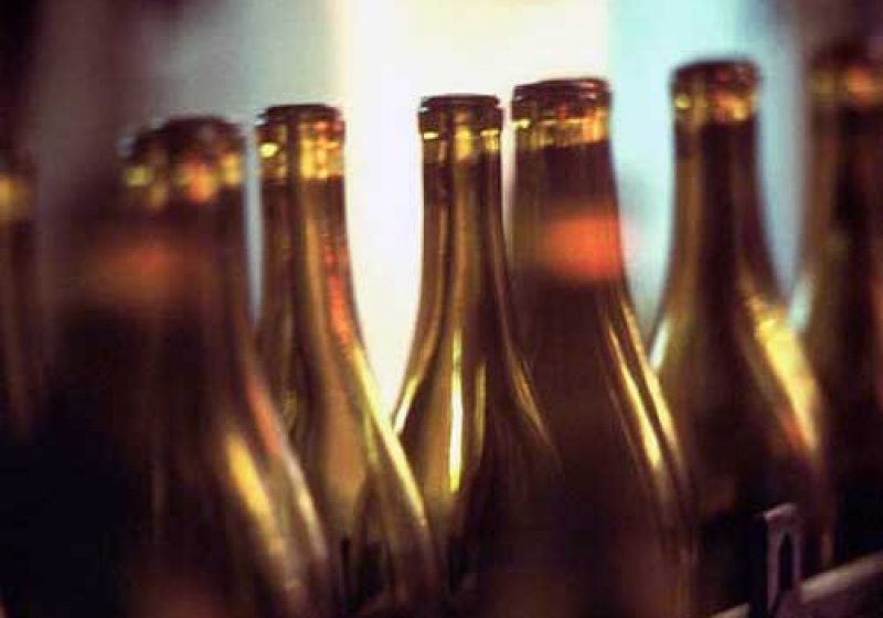 Deţinerea a peste 40 litri de alcool etilic ar putea fi pedepsită cu închisoare