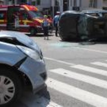 Din prea mare grabă, un şofer a ajuns la spital