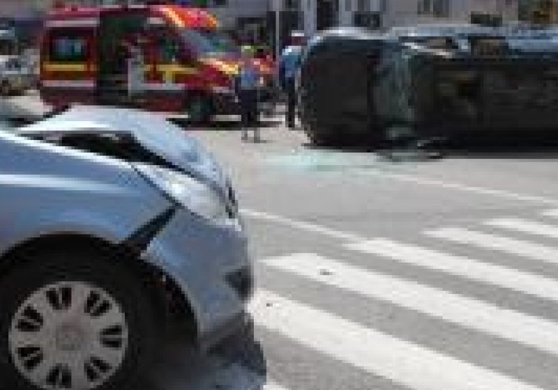 Din prea mare grabă, un şofer a ajuns la spital Din prea mare grabă, un şofer a ajuns la spital