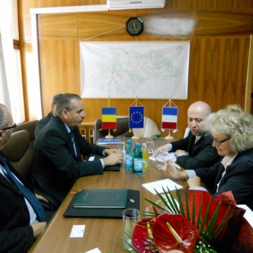 Un Diplomat francez aflat în vizită în Maramureş s-a arătat interesat de problemele rromilor maramureşeni Un Diplomat francez aflat în vizită în Maramureş s-a arătat interesat de problemele rromilor maramureşeni