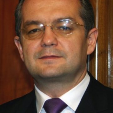Baia Mare: Prefectul de Maramureş, Sandu Pocol, a fost convocat de către premierul Emil Boc la videoconferinţă