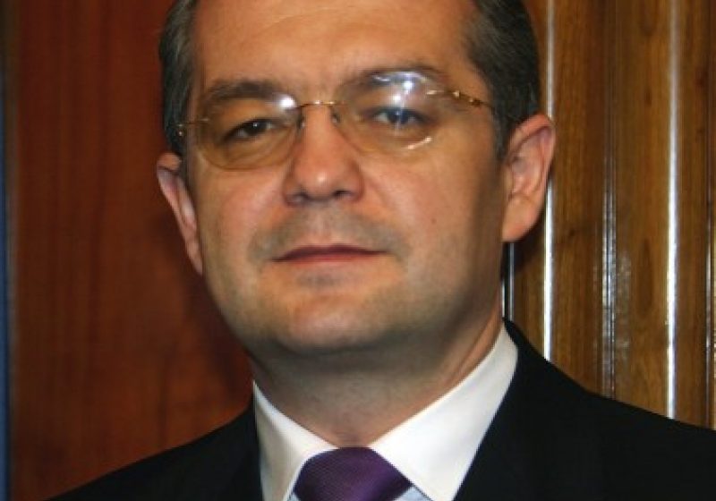 Baia Mare: Prefectul de Maramureş, Sandu Pocol, a fost convocat de către premierul Emil Boc la videoconferinţă