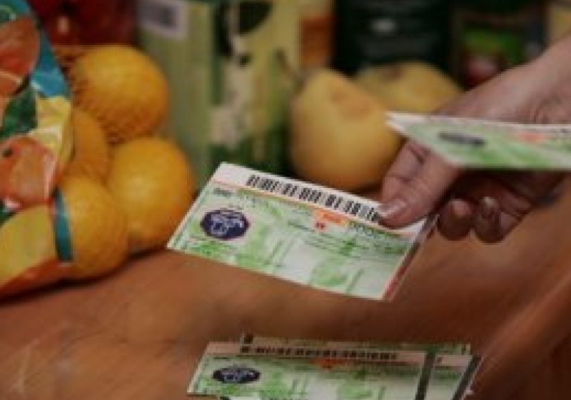 EXCLUSIV: Guvernul sistează până în 2014 tichetele de masă şi primele, blocând şi angajările în următorii 2 ani EXCLUSIV: Guvernul sistează până în 2014 tichetele de masă şi primele, blocând şi angajările în următorii 2 ani