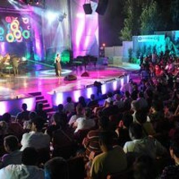 A început Festivalul Naţional de Muzică Uşoară Mamaia 2011