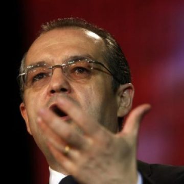 Guvernul caută soluţii ca firmele să plătească întâi principalul unei datorii şi apoi penalităţi