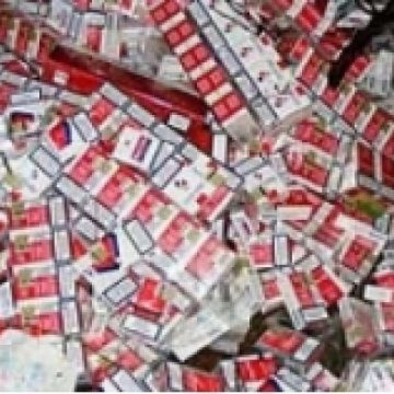 In urma percheziţiilor din această dimineaţă poliţiştii maramureşeni au confiscat cantitatea de 14.870 pachete cu ţigări de provenienţă ucraineană în valoare de peste 126.000 lei