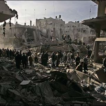 Lupte violente cu rachete şi artilerie grea în apropierea reşedinţei lui Kadhafi Lupte violente cu rachete şi artilerie grea în apropierea reşedinţei lui Kadhafi