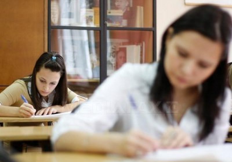 Mare dezamagire pe fetele elevilor sigheteni astazi, la iesirea din salile de examen, in urma probei de profil Mare dezamagire pe fetele elevilor sigheteni astazi, la iesirea din salile de examen, in urma probei de profil