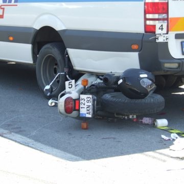 Motociclist izbit în plin de un autoturism în centrul Sighetului