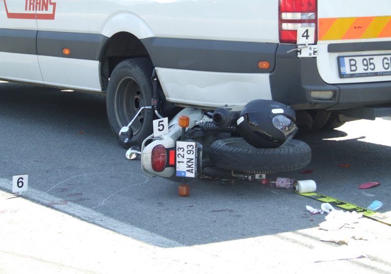 Motociclist izbit în plin de un autoturism în centrul Sighetului