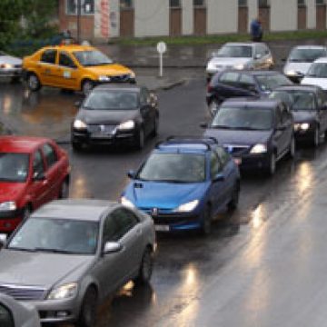 Nervi întinşi la maxim şi ambuteiaje, la orele amiezii, pe străzile din centrul Sighetului Nervi întinşi la maxim şi ambuteiaje, la orele amiezii, pe străzile din centrul Sighetului